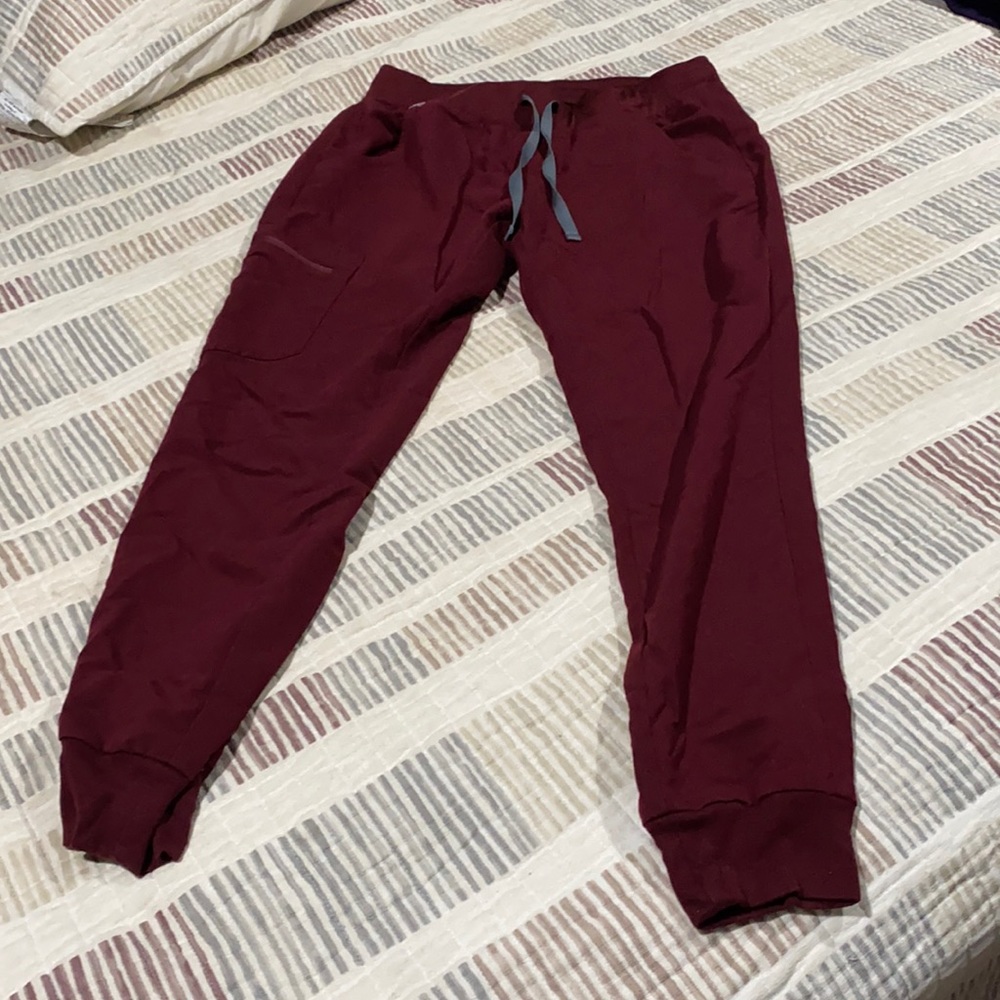 Figs Zamora Joggers Burgundy